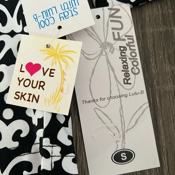 Lulu B UPF 50 Cooling Three Quarter Sleeve Top Black White Print NWT Size Small - Picture 7 of 9